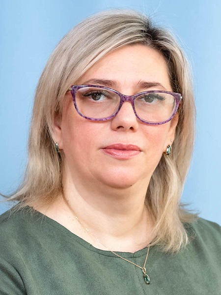 Лутовинова Наталья Николаевна.